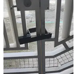 Trava porta cadeado para portao 35 x 50 Tecnotrava cor preto